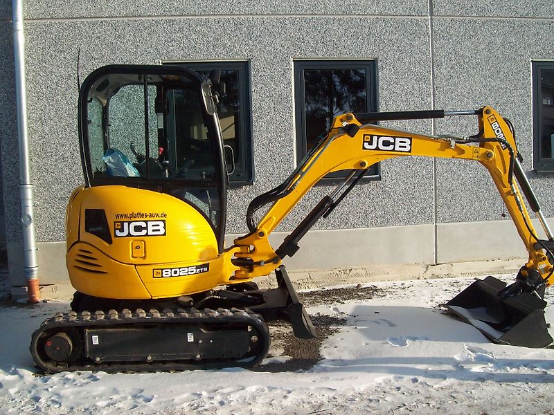 Jcb 8025