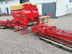 Rauch Kuhn AERO 2224 Pneumatikstreuer 24 m Rauch AERO2224 Pneumaticstreuer mit QuntronL Bedienterminal 16 Verteiler hydraulische Gestängeklappung 4 fach Teilbreitenschaltung