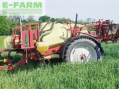 Hardi commander 2800 liter feldspritze gezogen