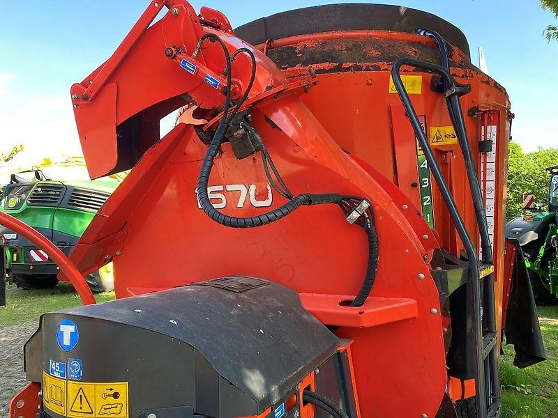 Kuhn Profile Plus 1670 mit Strohgebläse